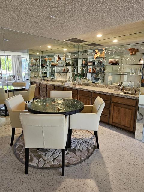 910 Island Drive, Rancho Mirage CA: https://media.crmls.org/mediaz/b3c26d22-2344-4851-8eab-d0015749aa61.jpg