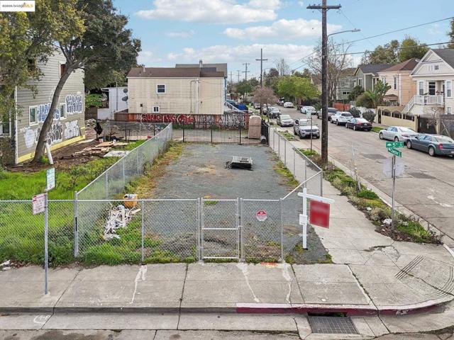 1495 5th st, Oakland CA: https://media.crmls.org/mediaz/b3c2f252-475b-4c3c-a2f7-b9f4a6a47dd5.jpg