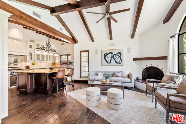 6914 Solano Verde Drive, Somis CA: https://media.crmls.org/mediaz/b3c2fc5d-3336-4edd-96b1-166686eb7445.jpg