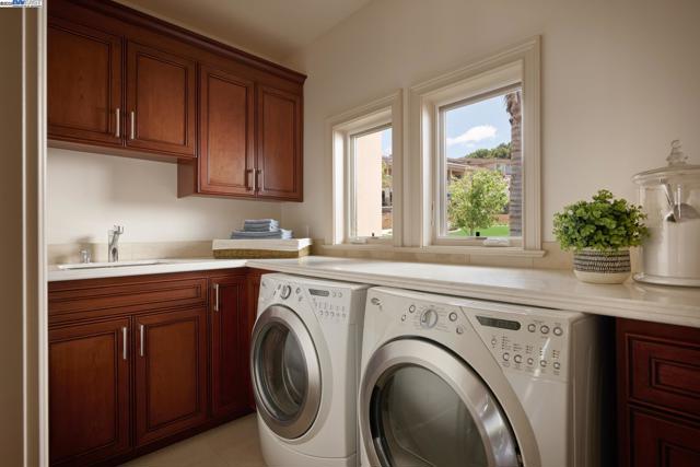44506 Vista Grande Court, Fremont CA: https://media.crmls.org/mediaz/b3c34fc1-8e94-439f-9f92-5576820cb41a.jpg