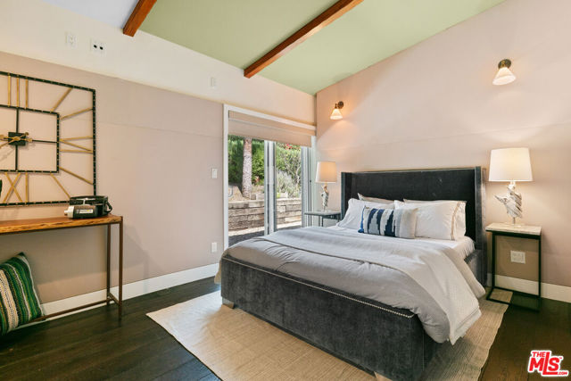 1470 N Tigertail Road, Los Angeles CA: https://media.crmls.org/mediaz/b3c3525f-8646-46c7-b8c4-1e40ac9cc66d.jpg