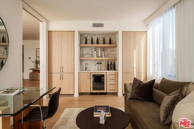 300 N Swall Drive, Beverly Hills CA: https://media.crmls.org/mediaz/b3c38fc0-cbd4-4faa-94a6-3273ea0742d7.jpg