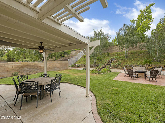 13100 View Mesa Street, Moorpark CA: https://media.crmls.org/mediaz/b3c3c07a-b916-4ba8-8dcd-250e11c44e38.jpg