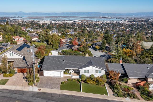 1033 Hewitt Drive, San Carlos CA: https://media.crmls.org/mediaz/b3c3d7c0-8233-4a53-b7b2-638766ae58af.jpg