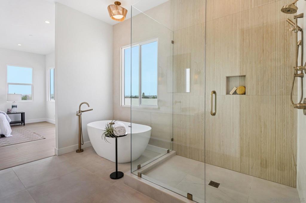 MLS #250042192SD image #29