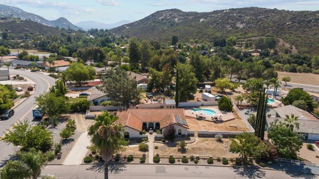 16273 Arena Dr, Ramona CA: https://media.crmls.org/mediaz/b3c4e235-95c8-474e-8d00-ea99d2004352.jpg