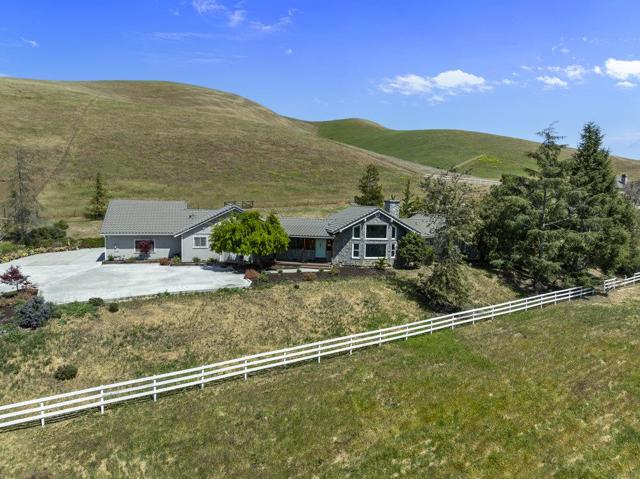 5955 Diablo Hills Road, Tres Pinos CA: https://media.crmls.org/mediaz/b3c5c1f1-5df9-4900-a91d-2516c36ce357.jpg