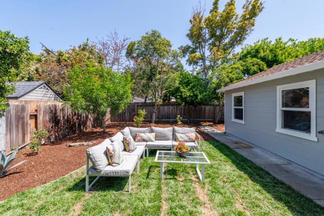 923 Grand Street, Redwood City CA: https://media.crmls.org/mediaz/b3c65077-c302-41da-afff-874978a71d28.jpg