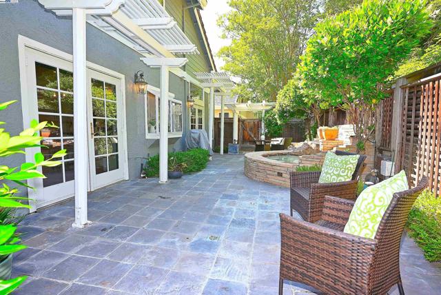 226 Promenade Ln, Danville CA: https://media.crmls.org/mediaz/b3c6d988-0e99-4eeb-bad0-2a9634d20d79.jpg