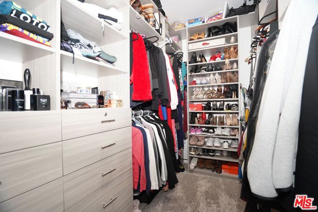 9009 S Calvin Way, Inglewood CA: https://media.crmls.org/mediaz/b3c76830-f432-409e-9559-375d26fe886a.jpg