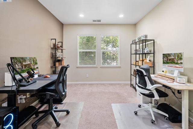 161 W Luna Loca Ln, Mountain House CA: https://media.crmls.org/mediaz/b3c7be5a-5f1e-4db1-8e76-42bb1b019d5d.jpg