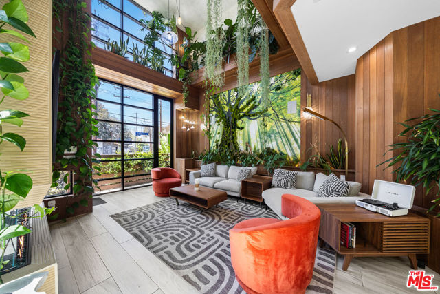 836 California Avenue, Venice CA: https://media.crmls.org/mediaz/b3c7f04f-cb34-4091-a195-c1776cfc59b4.jpg