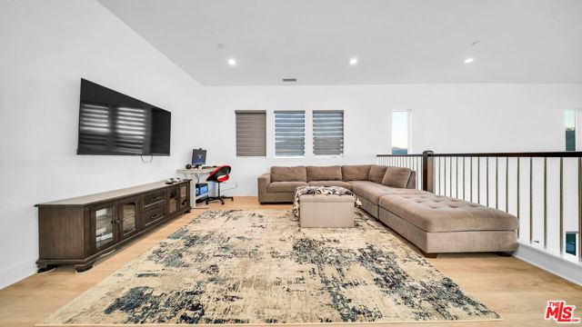 12553 N Ridgeline Road, Porter Ranch CA: https://media.crmls.org/mediaz/b3c8eb02-2b36-4419-8a9a-2dbbe4d917fd.jpg