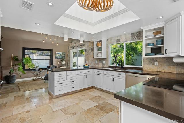 560 San Andres Dr., Solana Beach CA: https://media.crmls.org/mediaz/b3c965c3-bcdd-4b8e-ae36-8ca3af0e2439.jpg