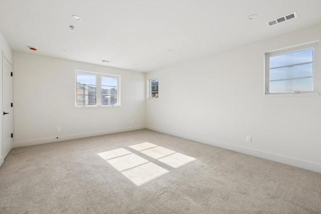 577 Creekside Court, Half Moon Bay CA: https://media.crmls.org/mediaz/b3c991d2-283b-4066-9451-7645956bb2e1.jpg