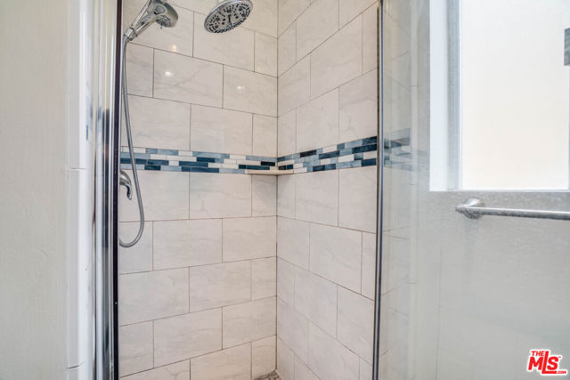 18307 Burbank Boulevard, Tarzana CA: https://media.crmls.org/mediaz/b3ca1ed7-be6c-4719-b0b5-21f222485dfe.jpg