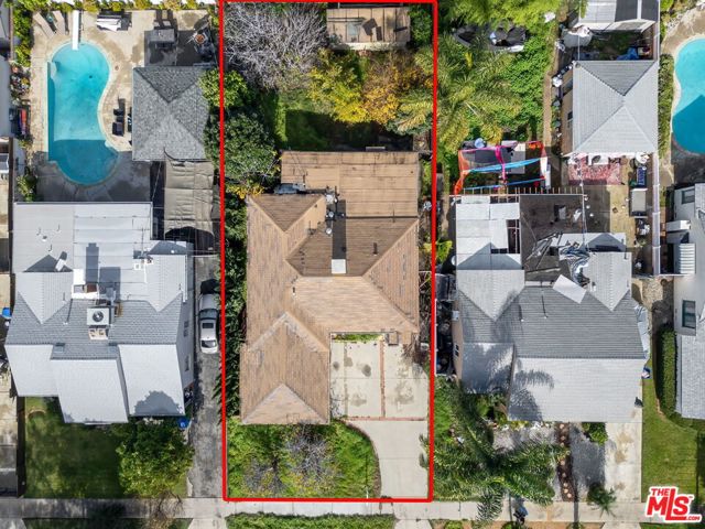 17359 Victory Boulevard photo 4