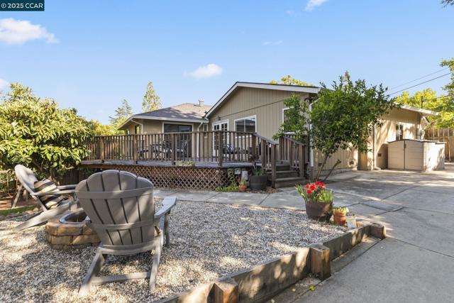 3348 Betty Ln, Lafayette CA: https://media.crmls.org/mediaz/b3cb4419-0599-4c50-9e62-fec59d611444.jpg