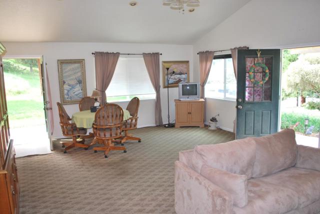 9194 Coker Road, Salinas CA: https://media.crmls.org/mediaz/b3cb584c-673f-423a-9f45-d27690ba8282.jpg