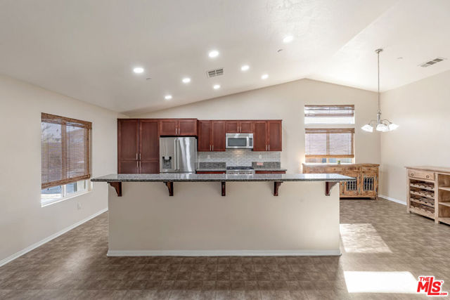 17794 Cabazon Road, Apple Valley CA: https://media.crmls.org/mediaz/b3cbb4e4-dd1d-435d-a709-c4767d061531.jpg