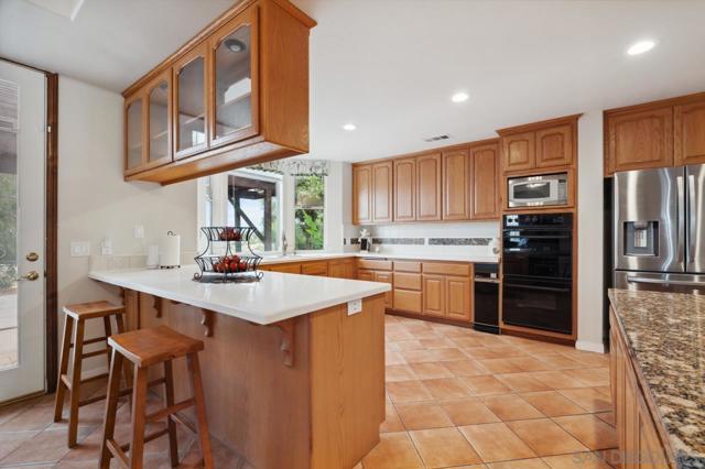 15091 Chemise Creek Rd, Ramona CA: https://media.crmls.org/mediaz/b3cbc3e8-108f-406a-a6b3-50fd7ab08f55.jpg