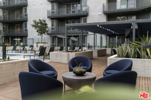 3425 W OLIVE Avenue, Burbank CA: https://media.crmls.org/mediaz/b3cbd721-11e7-457e-96db-76d3912bcf37.jpg