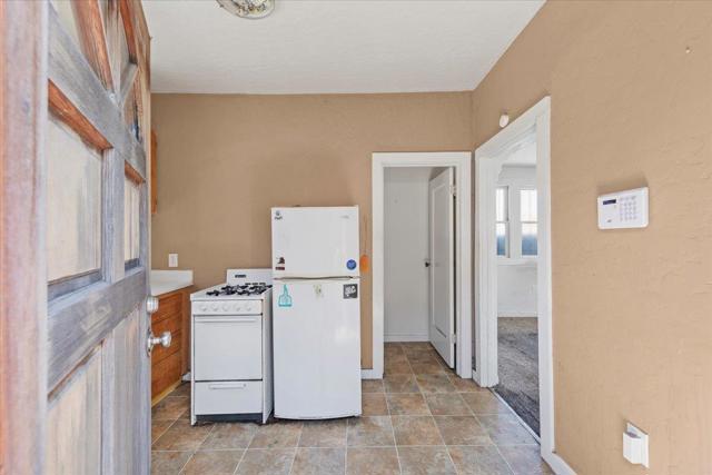 2857 Ford Street, Oakland CA: https://media.crmls.org/mediaz/b3cc12d4-d747-4083-88f9-36487e447593.jpg