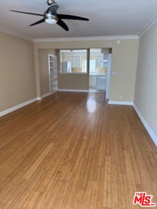 343 S Elm Drive, Beverly Hills CA: https://media.crmls.org/mediaz/b3cc34da-69b6-461e-b13b-5d09da69e026.jpg