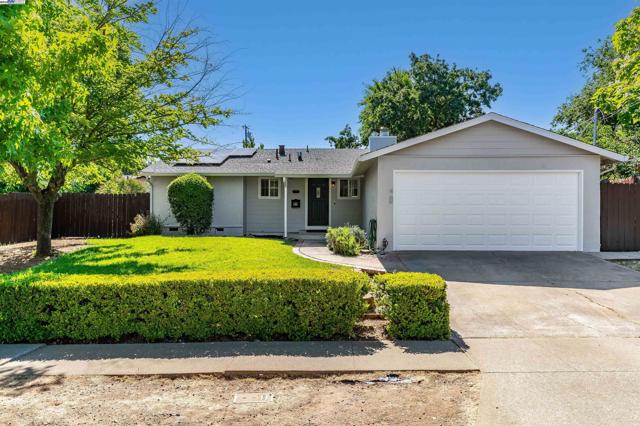 1337 Pennsylvania Blvd, Concord CA: https://media.crmls.org/mediaz/b3cc519b-3cc2-4d4f-b279-1056179e3470.jpg