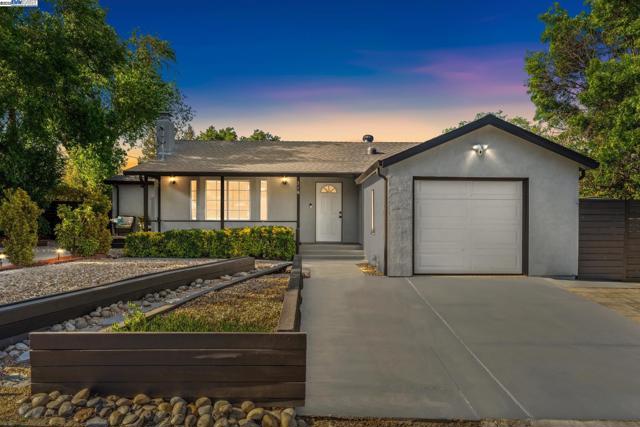 316 3Rd Ave S, Pleasant Hill CA: https://media.crmls.org/mediaz/b3cc531f-7b85-4c85-8069-864f8168f10f.jpg