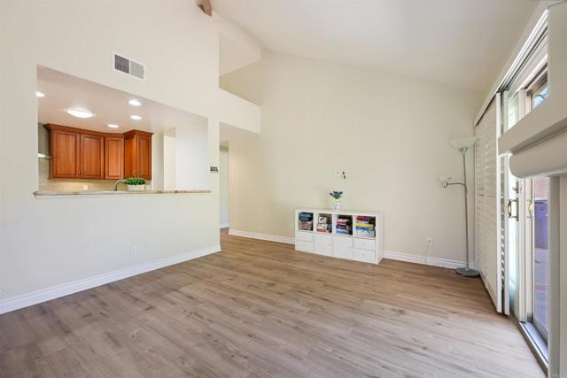 12027 Caminito Corriente, San Diego CA: https://media.crmls.org/mediaz/b3cc7bda-13d8-41fc-8f88-6bee38d1780c.jpg