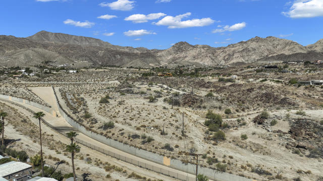 49305 Highway 74, Palm Desert CA: https://media.crmls.org/mediaz/b3ccfd4c-f2c6-4ba7-888a-aef8d0013c27.jpg