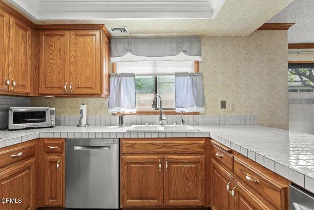 2505 E Lizbeth Avenue, Anaheim CA: https://media.crmls.org/mediaz/b3ccfe53-946a-4597-90ff-2932b6dd5cca.jpg
