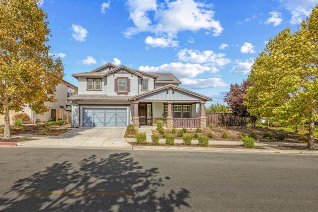 1145 Oak Brook Way, Gilroy CA: https://media.crmls.org/mediaz/b3cd15e7-1c98-4139-aa56-1ffa68c56b55.jpg