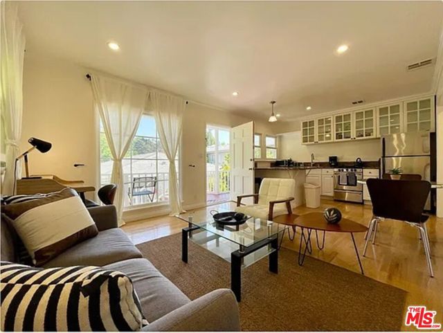 816 17th Street, Santa Monica CA: https://media.crmls.org/mediaz/b3cd279d-026d-4d64-b4ed-f10c82faaea2.jpg
