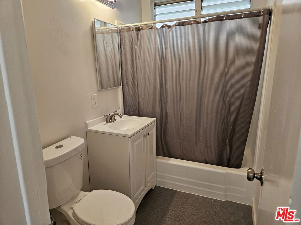 https://media.crmls.org/mediaz/b3cd556d-61b4-41dc-998f-a19d0ca67ab3.jpg?preset=X-Large