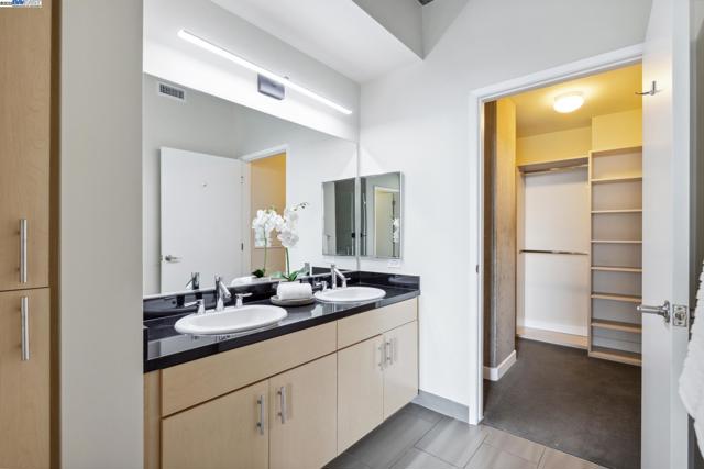 311 2nd St, Oakland CA: https://media.crmls.org/mediaz/b3cd5c9a-f197-4f5f-8796-d49b44c4415e.jpg