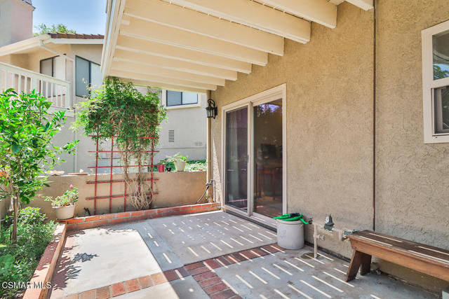 434 Vista Dorado Lane, Oak Park CA: https://media.crmls.org/mediaz/b3cda1f5-168b-4ae4-b8f0-c7588d9c909b.jpg