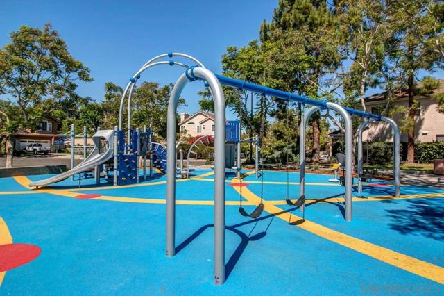 3965 Via Holgura, San Diego CA: https://media.crmls.org/mediaz/b3cdf6f8-7e37-4315-8a21-6baaf2e5b06f.jpg