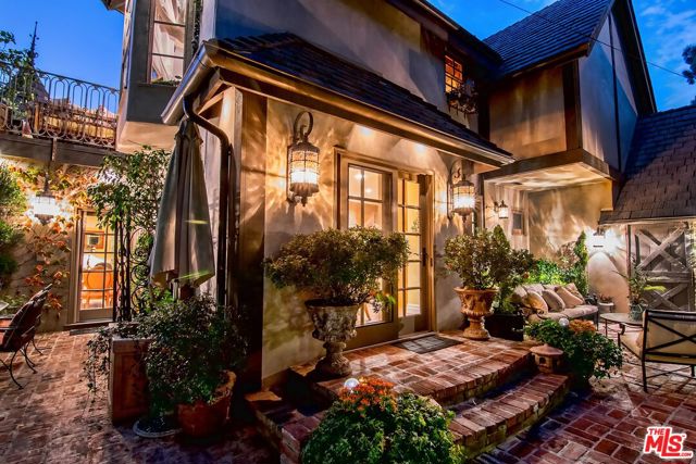 2653 PATRICIA Avenue, Los Angeles CA: https://media.crmls.org/mediaz/b3ce24e0-e565-4642-8f8d-a0c8bc3c6df7.jpg