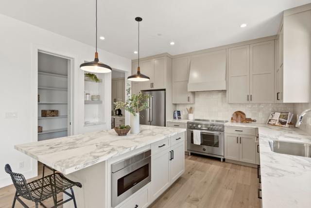 310 W 39th Avenue, San Mateo CA: https://media.crmls.org/mediaz/b3ce3b3f-7a01-4f11-8dba-3f7b2c3718b3.jpg