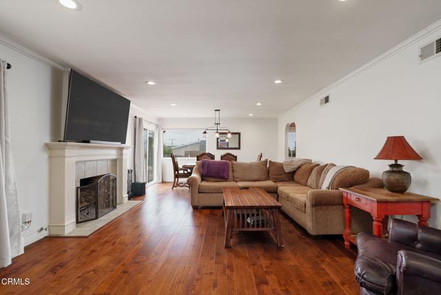 872 Via Arroyo, Ventura CA: https://media.crmls.org/mediaz/b3ce4618-139f-4b4e-921a-40bf0e0f8826.jpg