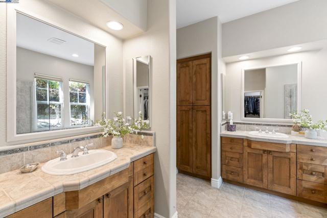 3168 Bay Meadows Ct, Livermore CA: https://media.crmls.org/mediaz/b3cebe74-2da9-4230-9f61-d0231876b939.jpg