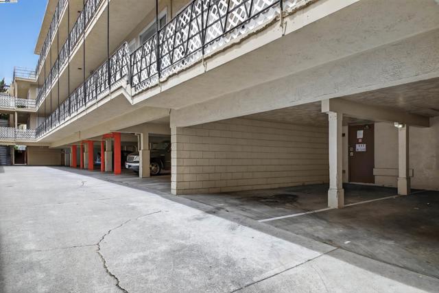 273 MacArthur Blvd, Oakland CA: https://media.crmls.org/mediaz/b3cf72c9-c005-41a9-a1d8-43abec84ce73.jpg