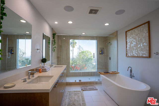 1438 Davies Drive, Beverly Hills CA: https://media.crmls.org/mediaz/b3cfa0f5-d900-4976-8aa8-cbe64461fc77.jpg