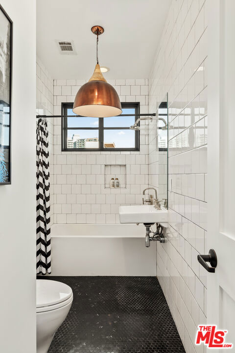 3159 Thatcher Avenue, Marina del Rey CA: https://media.crmls.org/mediaz/b3cfeb48-ce78-4dda-b6a5-1ce2a8652d52.jpg