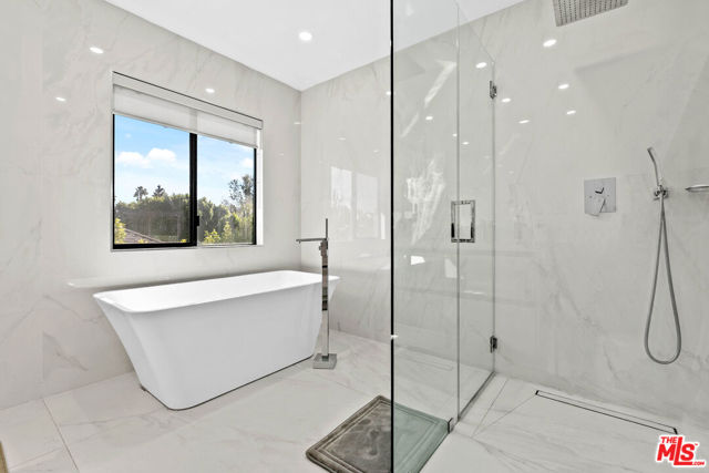 18912 Pasadero Drive, Tarzana CA: https://media.crmls.org/mediaz/b3cfec68-7e42-4a88-a8bb-b5864976e1c3.jpg