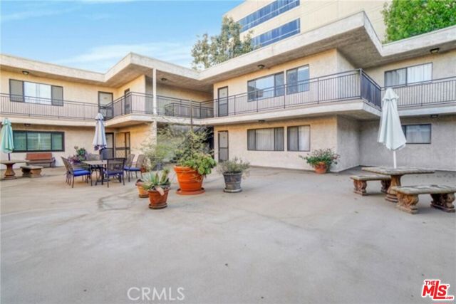 5003 Tilden Avenue, Sherman Oaks CA: https://media.crmls.org/mediaz/b3d0abaa-5b2d-4426-939a-a85e04f6e6e0.jpg
