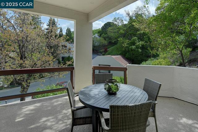 3244 Terra Granada Dr, Walnut Creek CA: https://media.crmls.org/mediaz/b3d14b01-e5d9-47df-ab14-672d14bff67d.jpg