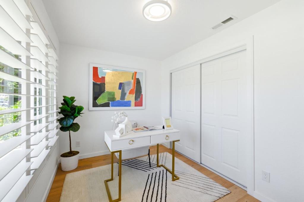 https://media.crmls.org/mediaz/b3d16d2a-ae4a-4a5a-a12f-c96bf8ea55d8.jpg?preset=X-Large
